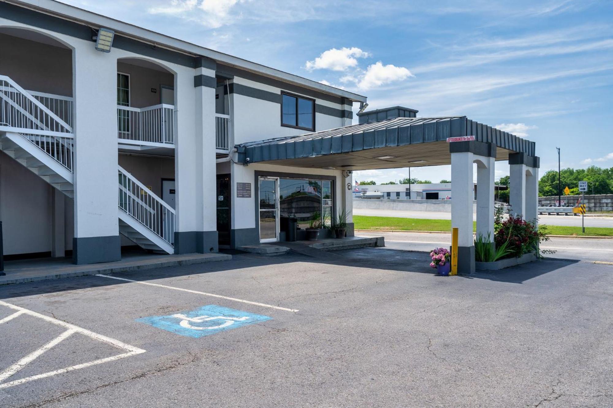 Budgetel Inns & Suites Augusta Downtown 706-945-1238 Kültér fotó